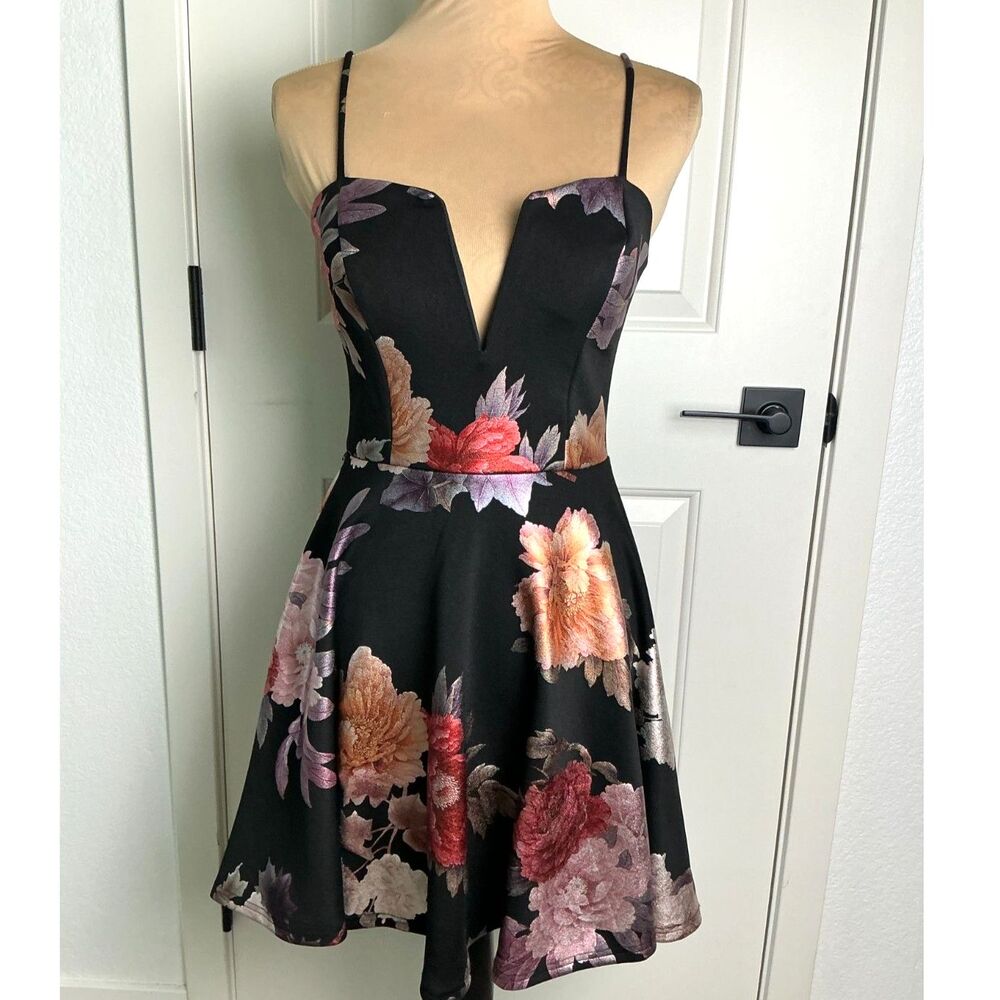Charlotte Russe Black Metallic Floral Plunge Fit & Flare Dress M Padded Cups